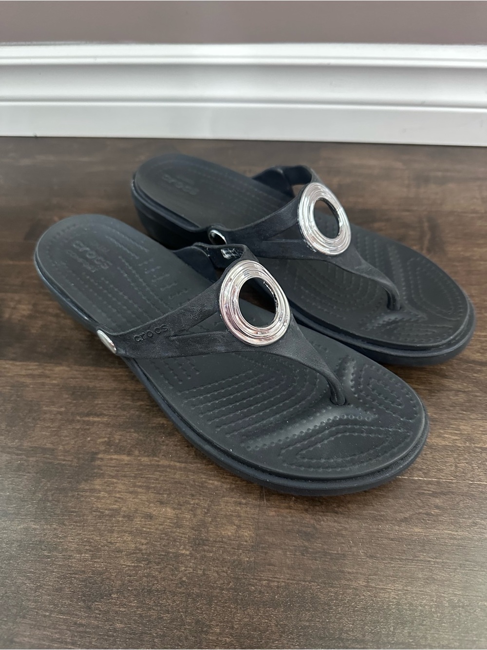 Crocs Sanrah Beveled Circle Sandals